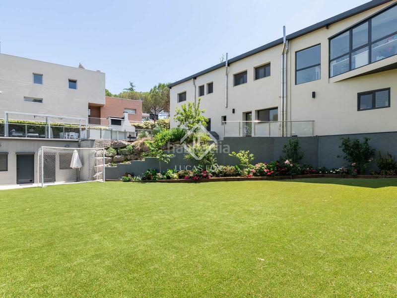 Foto a6bd1876-8de1-4533-a953-f8e227b7a4d4. Chalet casa en excelentes condiciones de 8 dormitorios en venta en Begues