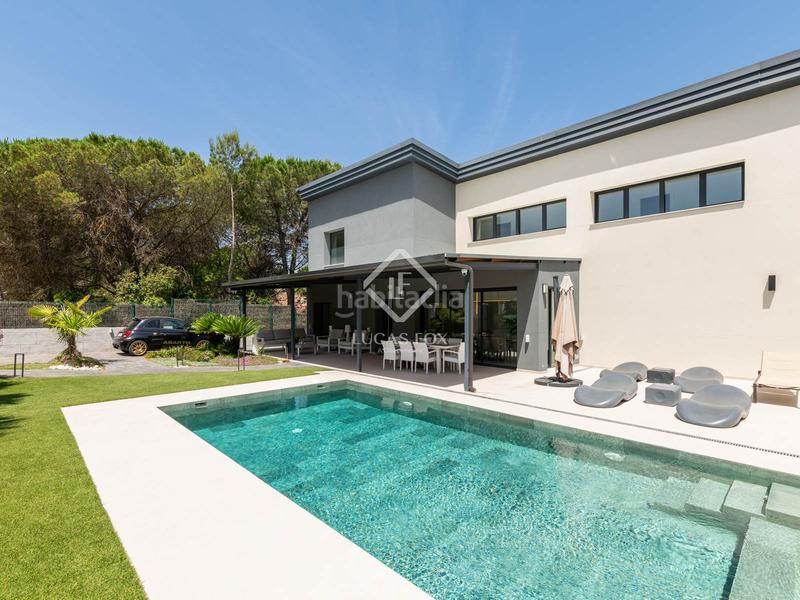 Foto c7640f33-bbb7-4ff6-ab2b-f1c5f45f6b23. Chalet casa en excelentes condiciones de 8 dormitorios en venta en Begues