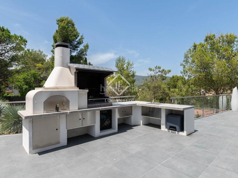 Foto c7a7b943-ce43-4380-ba2f-06ebd22270cf. Chalet casa en excelentes condiciones de 8 dormitorios en venta en Begues