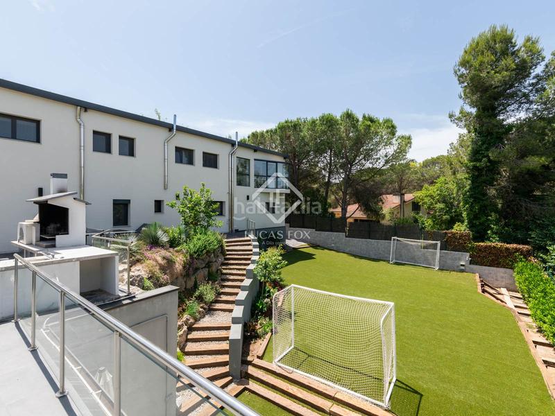 Foto d85f3c21-c87d-4773-a388-93f4b109a245. Chalet casa en excelentes condiciones de 8 dormitorios en venta en Begues