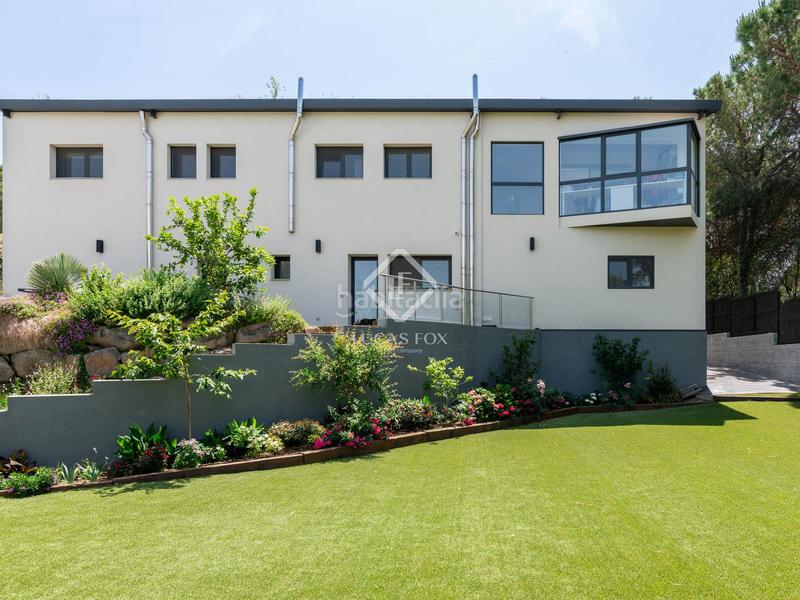 Foto d9af9922-aad3-49b9-b29d-93bd269a9167. Chalet casa en excelentes condiciones de 8 dormitorios en venta en Begues