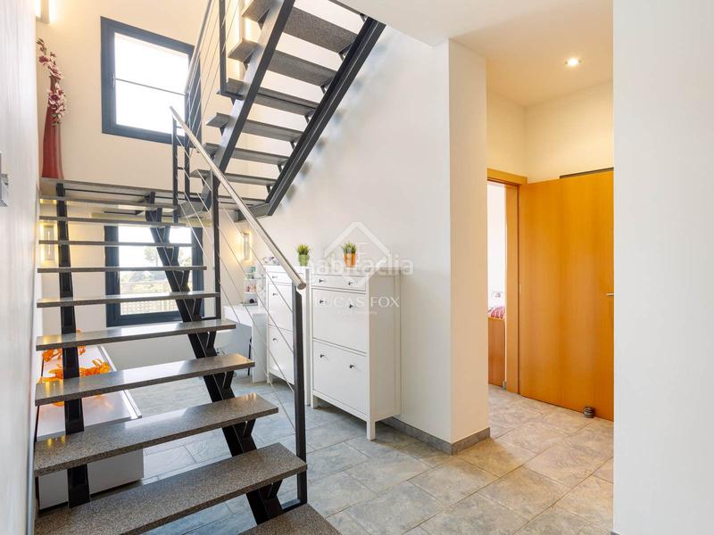 Foto 145919b7-7973-403a-aaa2-b18228688f64. Chalet casa villa de 4 dormitorios y con vistas al mar en venta , barcelona en Alella