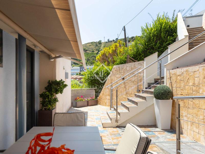 Foto 29f3b225-1e6d-4af4-81fc-99ad7f49a544. Chalet casa villa de 4 dormitorios y con vistas al mar en venta , barcelona en Alella