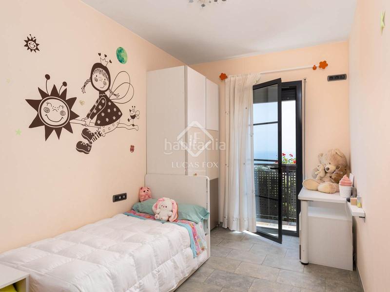 Foto 964ece01-4bd5-48d1-aeb0-4f33553c1881. Chalet casa villa de 4 dormitorios y con vistas al mar en venta , barcelona en Alella
