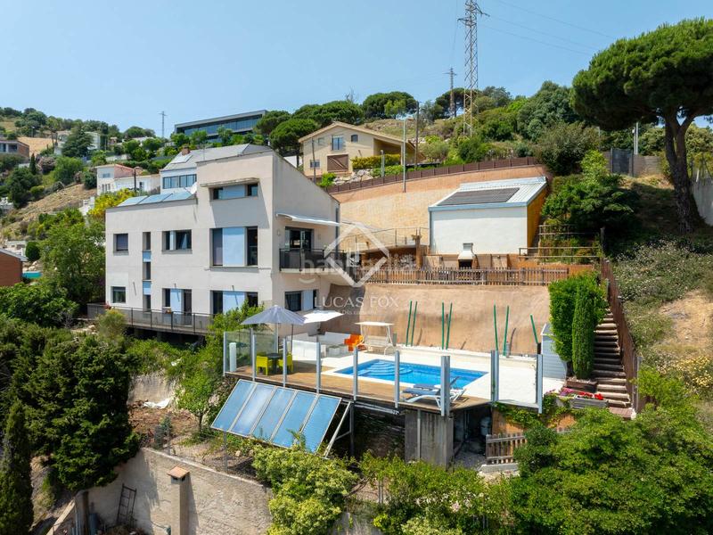 Foto aa6971a3-558d-432c-b038-a290adf30044. Chalet casa villa de 4 dormitorios y con vistas al mar en venta , barcelona en Alella