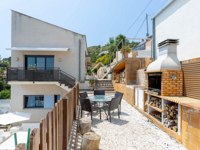 Foto b2e59080-2424-4b81-86a1-53df8ad8a4f2. Chalet casa villa de 4 dormitorios y con vistas al mar en venta , barcelona en Alella