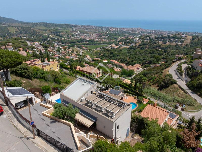 Foto ccd6e5b7-431e-47b6-b7d6-c3602eaba854. Chalet casa villa de 4 dormitorios y con vistas al mar en venta , barcelona en Alella