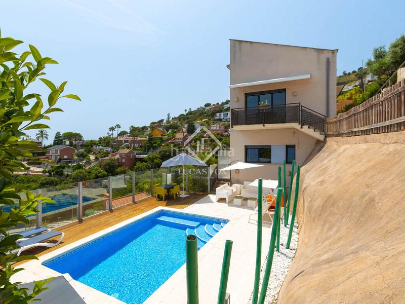 Foto e29c05a5-8a86-4fc7-bb53-93b151880867. Chalet casa villa de 4 dormitorios y con vistas al mar en venta , barcelona en Alella