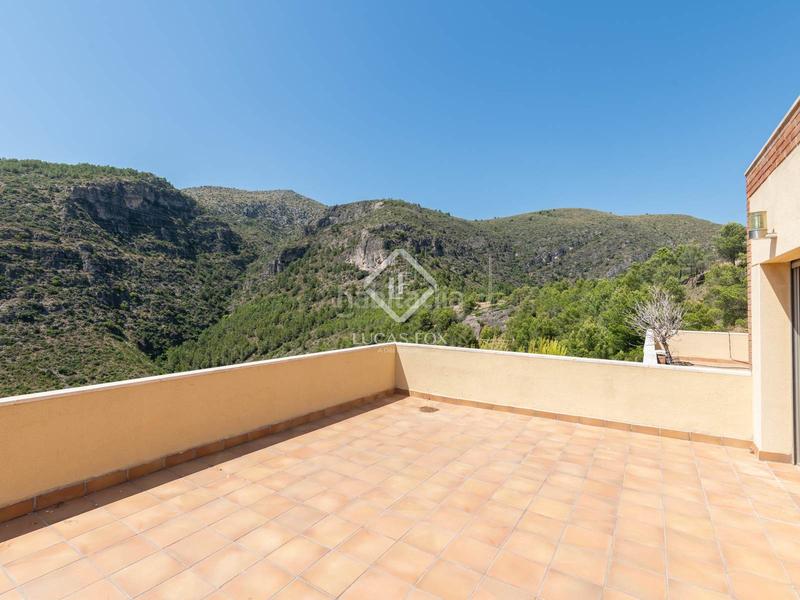 Foto 1d1cb603-5288-4382-b503-1f2327b705c5. Chalet villa de 4 dormitorios con vistas panorámicas en venta en botigues en Sitges