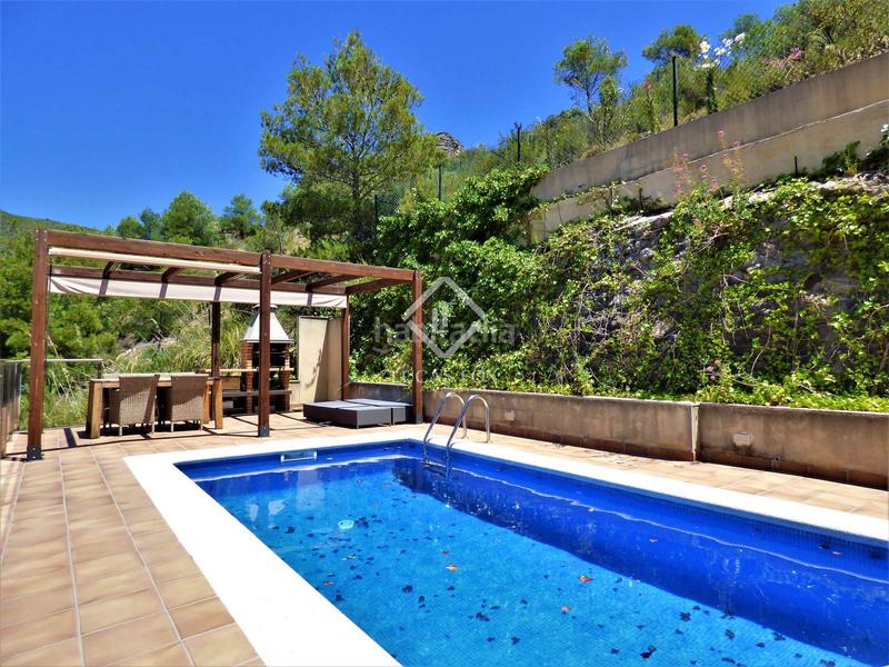 Foto 49c04664-ad9b-4e9c-b722-9c38c959e6b8. Chalet villa de 4 dormitorios con vistas panorámicas en venta en botigues en Sitges