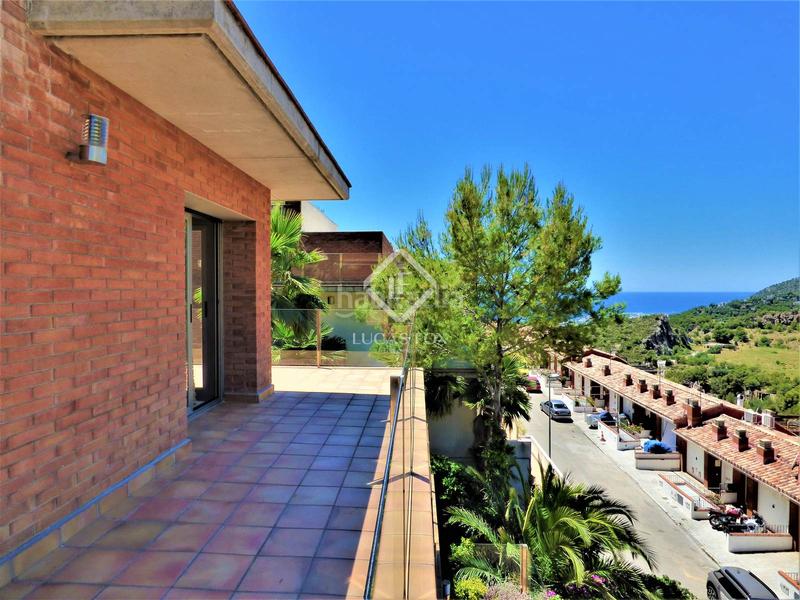 Foto 6dbf0d62-e7b2-4ba8-8c7a-a7c963147ef5. Chalet villa de 4 dormitorios con vistas panorámicas en venta en botigues en Sitges