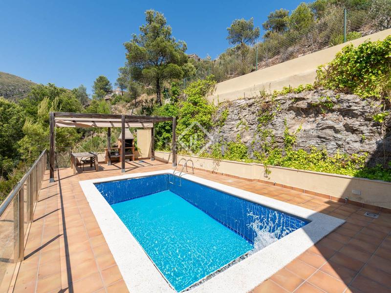 Foto 7615c636-bd9a-40e8-ac15-4bf5b454d9e4. Chalet villa de 4 dormitorios con vistas panorámicas en venta en botigues en Sitges