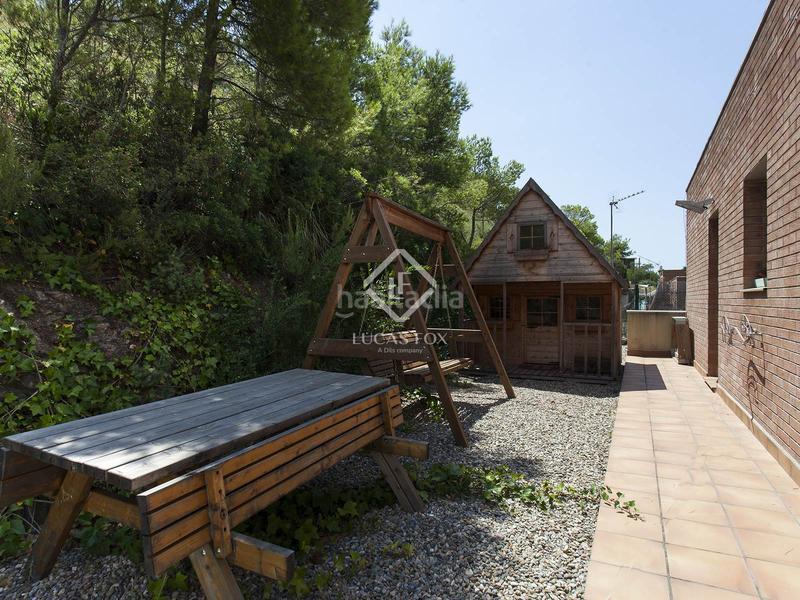Foto 9150bec5-9ff8-441d-8e67-5b4336e741e1. Chalet villa de 4 dormitorios con vistas panorámicas en venta en botigues en Sitges