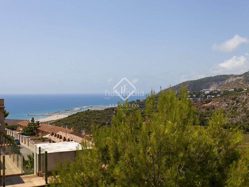 Foto dfc9aef7-7809-45f2-898e-f68f6adf3455. Chalet villa de 4 dormitorios con vistas panorámicas en venta en botigues en Sitges