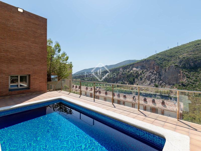 Foto ea47c3b8-23a5-4b94-aa72-577ee1a773a9. Chalet villa de 4 dormitorios con vistas panorámicas en venta en botigues en Sitges