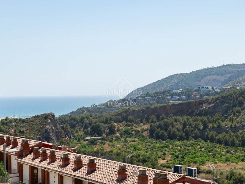 Foto f5ed17df-41a3-4940-9769-00c951d5051b. Chalet villa de 4 dormitorios con vistas panorámicas en venta en botigues en Sitges