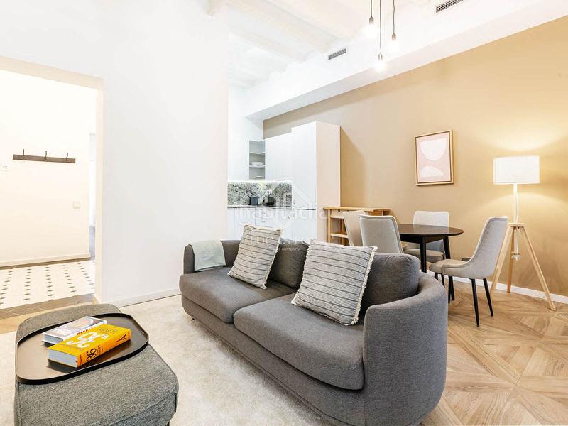 Foto bd1d2085-7ea3-4606-8ada-ad4b138e0778. Piso  en excelentes condiciones de 2 dormitorios con 36m terraza en venta en gótico en Barcelona