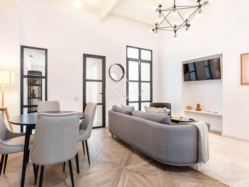 Foto debb942c-fb6d-4355-b3cf-b3b4ab87a115. Piso  en excelentes condiciones de 2 dormitorios con 36m terraza en venta en gótico en Barcelona