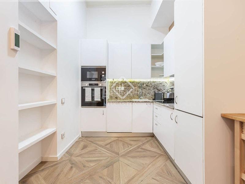 Foto eb80a03f-e388-4e69-b783-66b30d087060. Piso  en excelentes condiciones de 2 dormitorios con 36m terraza en venta en gótico en Barcelona