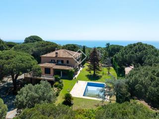 Xalet a Rocaferrera. Casa de estilo villa toscana en venta en rocaferrera, sant andre