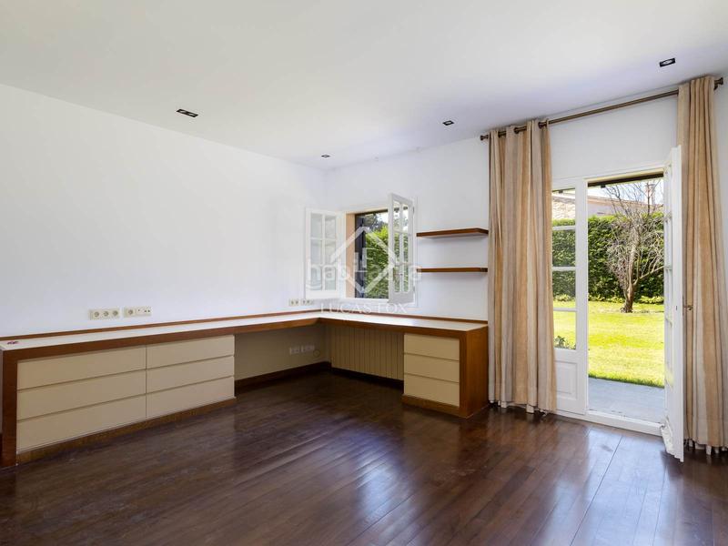 Foto 17f84368-738f-40d1-91fd-5898eb7dc224. Chalet casa de estilo villa toscana en venta en Rocaferrera, en Sant Andreu de Llavaneres