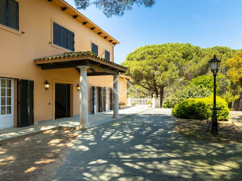 Foto 1c1518dc-ab0b-4c86-8b95-36bc562db937. Chalet casa de estilo villa toscana en venta en Rocaferrera, en Sant Andreu de Llavaneres