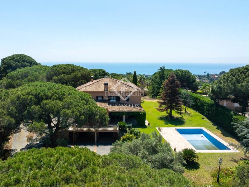 Foto 3c809a8e-721a-4062-8991-e64a7cbcbf8d. Chalet casa de estilo villa toscana en venta en Rocaferrera, en Sant Andreu de Llavaneres
