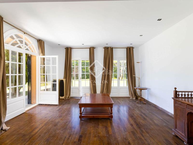 Foto 76e7bbbc-5db1-4a38-8ae5-981e9c31c643. Chalet casa de estilo villa toscana en venta en Rocaferrera, en Sant Andreu de Llavaneres
