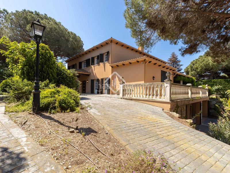 Foto 78c3c7d6-caea-4a8a-aa8c-0d6c24f7a465. Chalet casa de estilo villa toscana en venta en Rocaferrera, en Sant Andreu de Llavaneres
