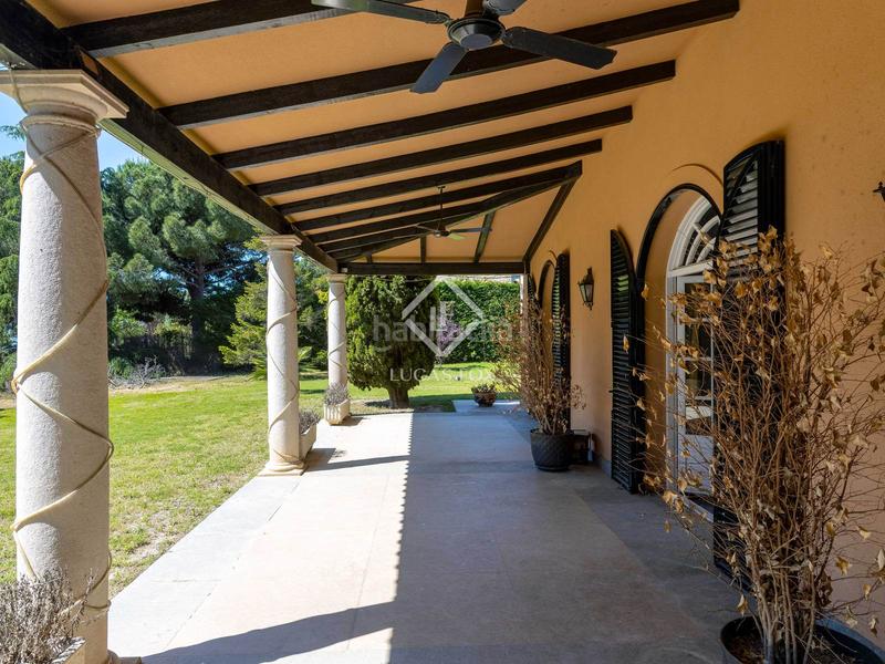 Foto 7b8bf1c0-00fe-4e6b-b82c-52882c667e54. Chalet casa de estilo villa toscana en venta en Rocaferrera, en Sant Andreu de Llavaneres