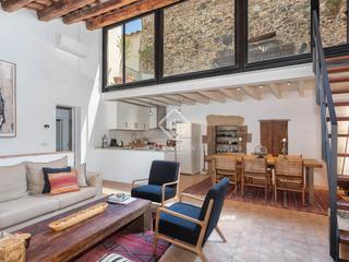Masia a Cruïlles, Monells i Sant Sadurní de l´Heura. Auténtica casa de pueblo centenaria en venta cerca de la bisbal