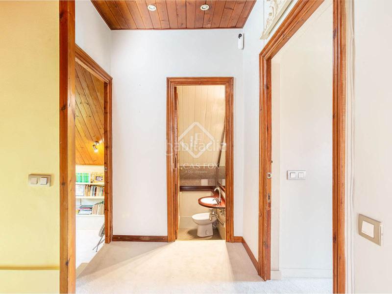 Foto 2549f152-fe67-40e4-9dbc-db05baec1fe0. Chalet maravillosa casa de cuento con jardín privado en sant gervasibonanova. en Barcelona