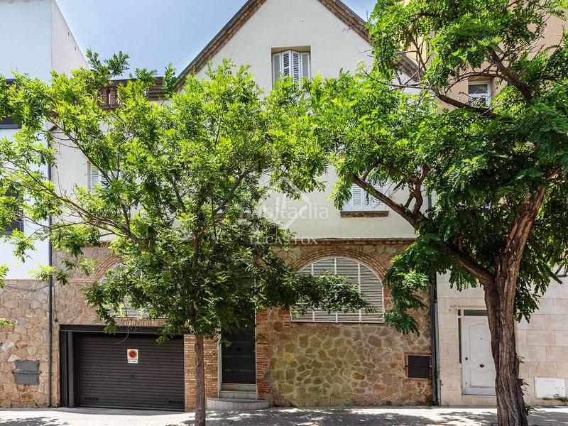 Foto 415ef822-15eb-4037-a4fd-620c5056d502. Chalet maravillosa casa de cuento con jardín privado en sant gervasibonanova. en Barcelona