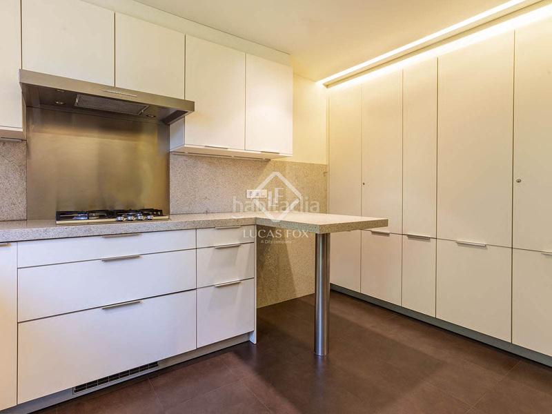 Foto 4a09e476-35a0-47e6-a260-e38fea05c9d7. Chalet maravillosa casa de cuento con jardín privado en sant gervasibonanova. en Barcelona