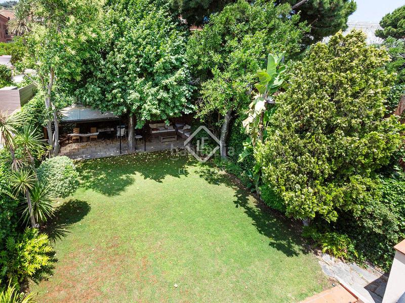 Foto 4ec4c543-b3bf-4297-b291-414b28e1dc7c. Chalet maravillosa casa de cuento con jardín privado en sant gervasibonanova. en Barcelona