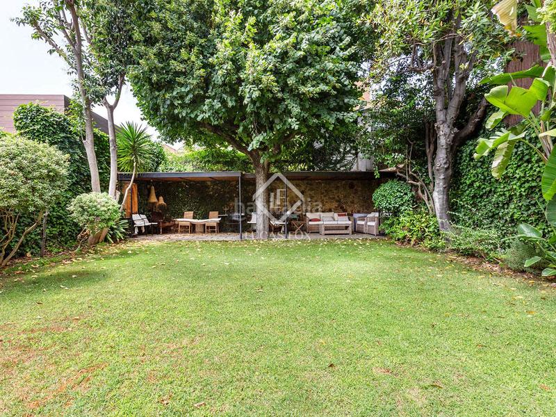 Foto 63d87c6f-9644-4cdf-80b3-a0cd52c13991. Chalet maravillosa casa de cuento con jardín privado en sant gervasibonanova. en Barcelona