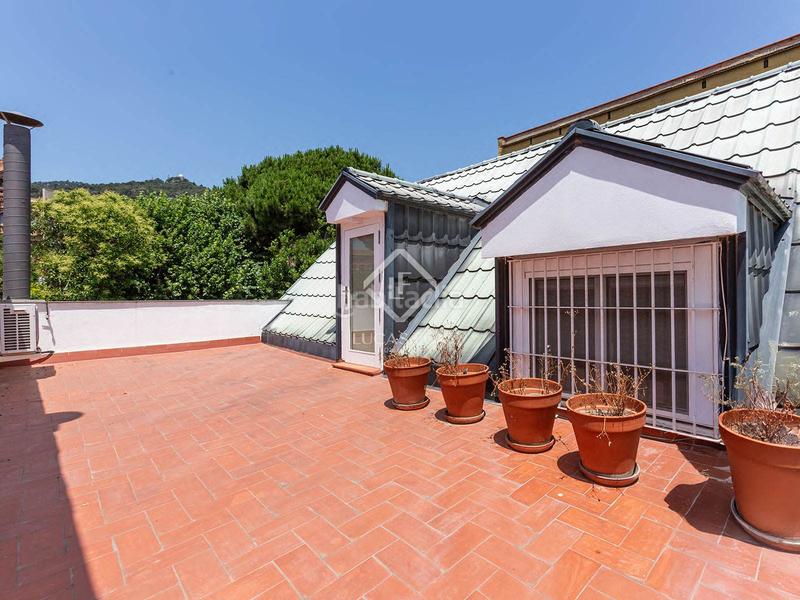 Foto 82caed5f-896b-42fa-82b6-cbd33f0036d0. Chalet maravillosa casa de cuento con jardín privado en sant gervasibonanova. en Barcelona