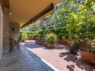 Piso en Sant Gervasi - Galvany. Exclusiva planta baja con un encantador patio privado en venta e