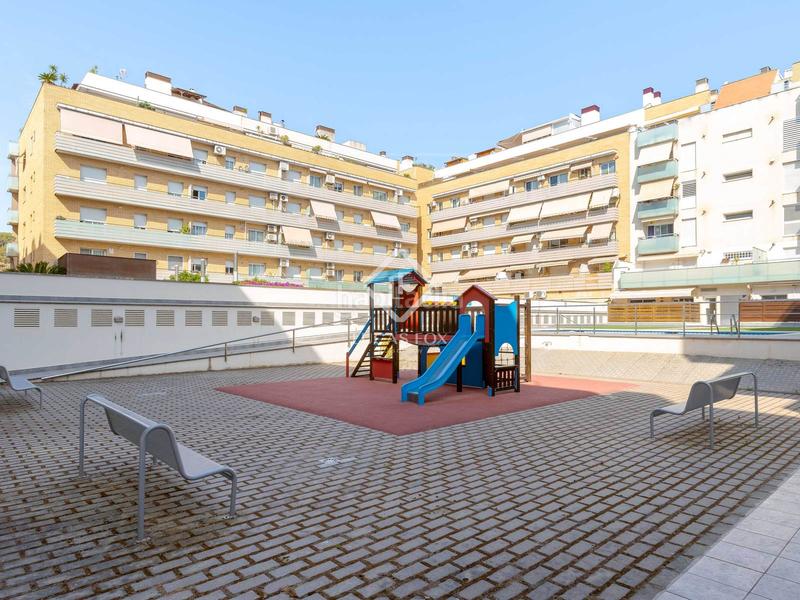 Foto 194606a0-6fe3-4adf-82b8-3fb9c816d98a. Pis amb calefacció aparcament piscina a Via Europa - Parc Central Mataró