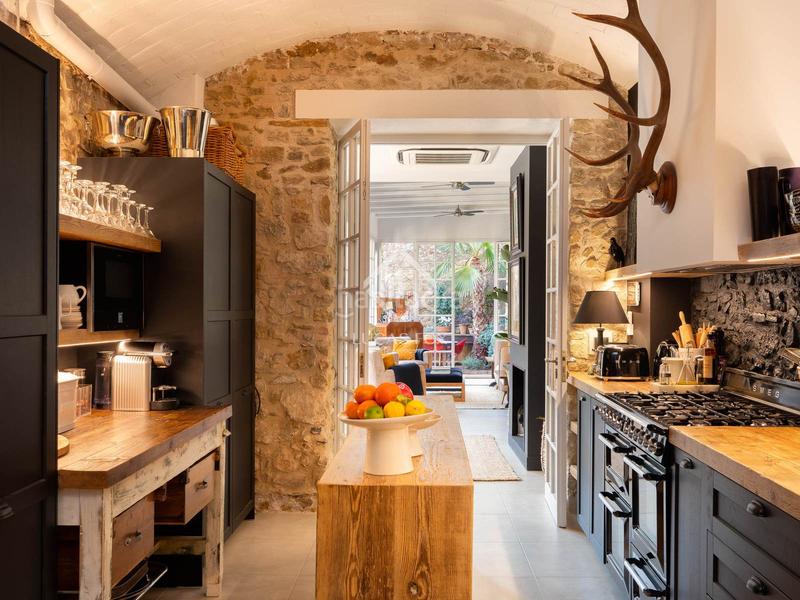 Foto 142c5d2c-ddec-488f-ac06-12861ba1e792. Chalet casa con encanto en venta en el corazón del baix empordà ideal como residencia privada o como proyecto de alojamiento turístico en Bisbal d´Empordà (La)