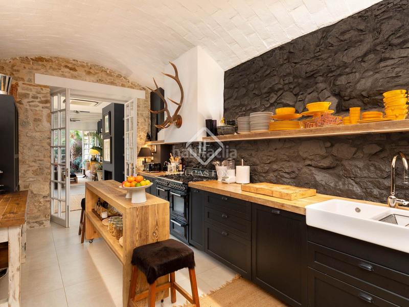 Foto 70704d64-3d1d-49c4-90e0-bfe58d5d0e1b. Chalet casa con encanto en venta en el corazón del baix empordà ideal como residencia privada o como proyecto de alojamiento turístico en Bisbal d´Empordà (La)