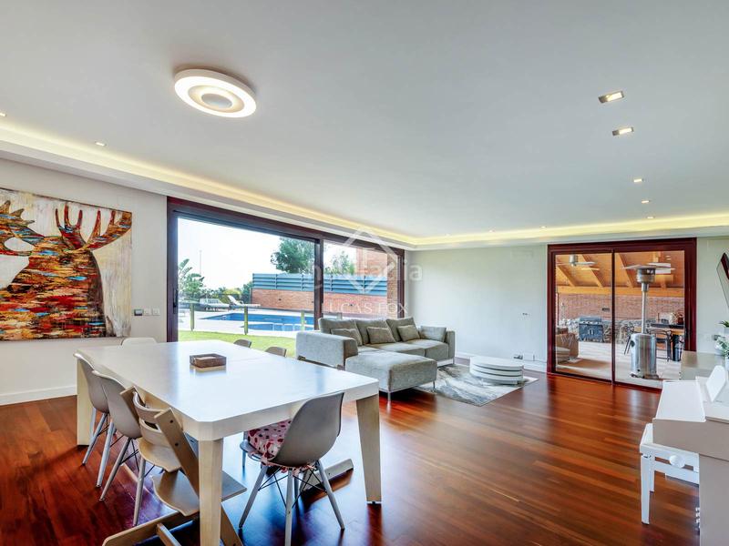 Foto 125a9b24-c1af-4b30-a600-3dd34ee1101f. Alquiler chalet casa en excelentes condiciones con vistas al mar en alquiler en Bellamar en Castelldefels