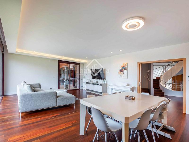 Foto d9e94cd3-e8ba-435f-b237-c1dbe45b56c8. Alquiler chalet casa en excelentes condiciones con vistas al mar en alquiler en Bellamar en Castelldefels