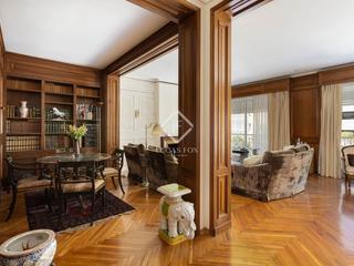 Piso en Sant Gervasi - Galvany. En venta piso con cinco habitaciones, terraza y garaje en finca