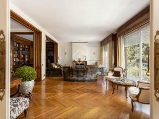 Etagenwohnung in Sant Gervasi - Galvany. En venta piso con cinco habitaciones, terraza y garaje en finca