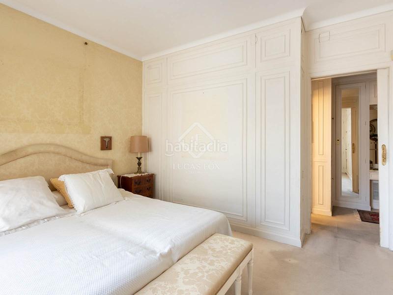 Foto 11ddd99b-3182-40f6-9643-0f1537bf966e. Piso en venta piso con cinco habitaciones, terraza y garaje en finca situado en la calle reina victoria en Barcelona