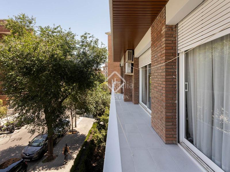 Foto 1d9ef305-a57f-4c8e-81fd-b039bd0cc779. Piso en venta piso con cinco habitaciones, terraza y garaje en finca situado en la calle reina victoria en Barcelona