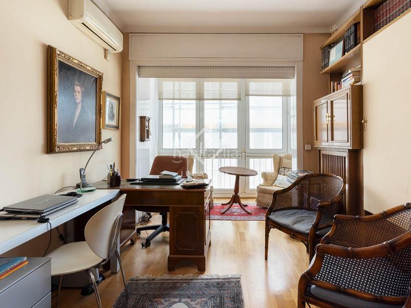 Foto 2425c5d5-53e6-4ae3-8b2e-0efa89b9d742. Piso en venta piso con cinco habitaciones, terraza y garaje en finca situado en la calle reina victoria en Barcelona