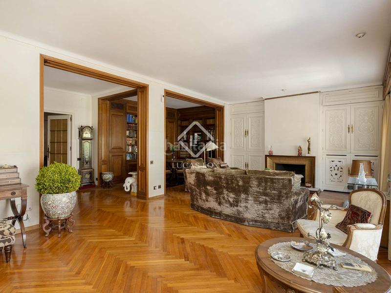 Foto 2d7bedb4-308d-4e66-8c36-7ecf5cf212e5. Piso en venta piso con cinco habitaciones, terraza y garaje en finca situado en la calle reina victoria en Barcelona
