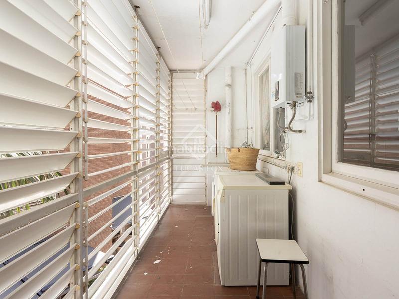 Foto 2e4581d3-00d7-4f17-8674-25e281ebe294. Piso en venta piso con cinco habitaciones, terraza y garaje en finca situado en la calle reina victoria en Barcelona